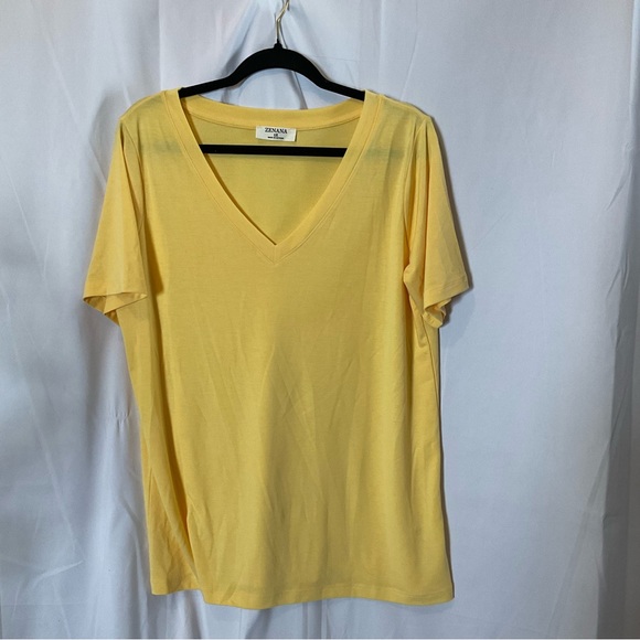 Zenana Women’s Short Sleeve V-Neck Banana Yellow T-Shirt Plus Size 1XL - Picture 1 of 10